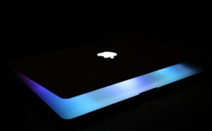 Read more about the article Έρχονται τα νέα MacBook Pro με οθόνες Retina