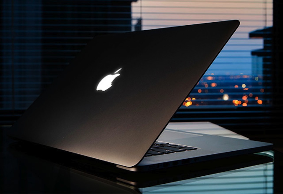 Read more about the article Τρία μοναδικά MacBook Pro αφιερωμένα στο Steve Jobs δημοπρατούνται για φιλανθρωπικούς σκοπούς