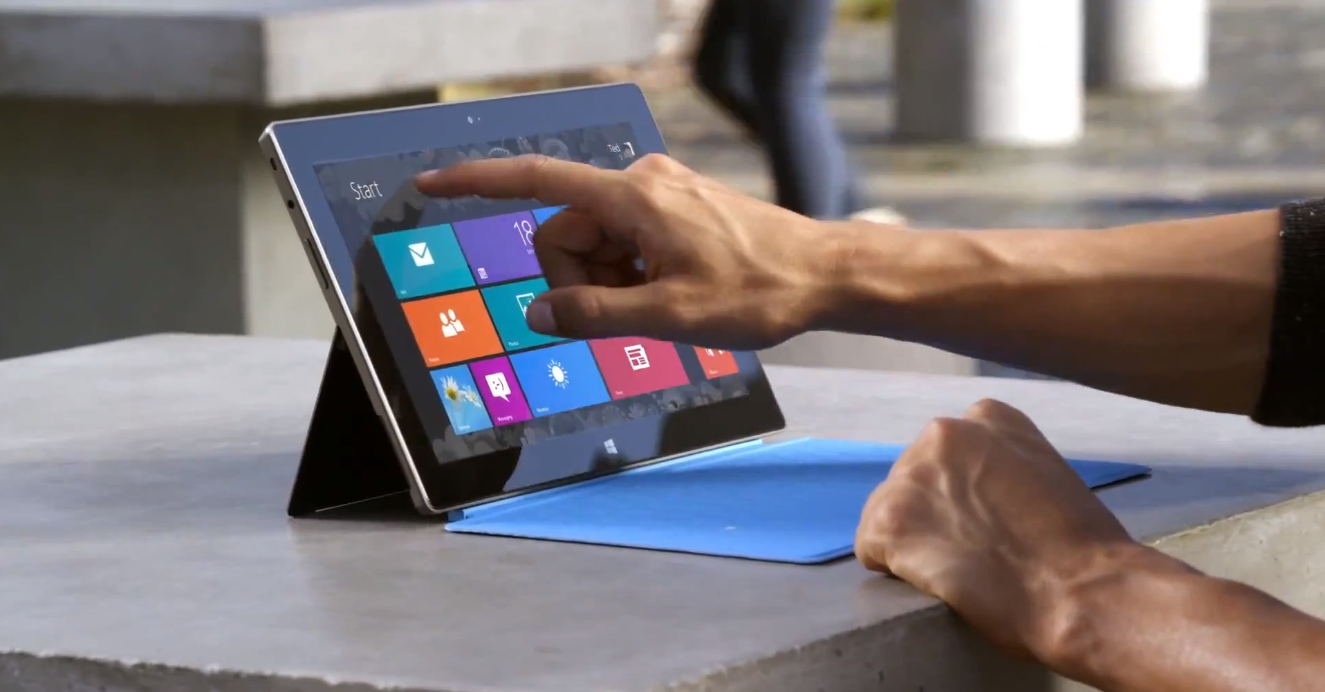 Read more about the article Η πρώτη τηλεοπτική διαφήμιση του Microsoft Surface [VIDEO]