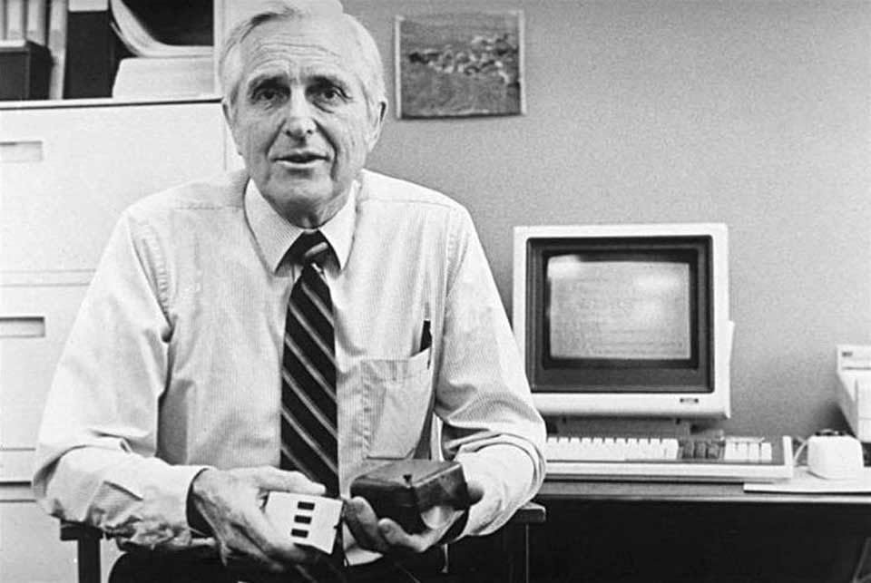 You are currently viewing Ο εφευρέτης του mouse, Douglas Engelbart πέθανε