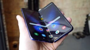 Read more about the article Samsung Galaxy Fold: Το αναδιπλούμενο smartphone κυκλοφορεί τον Σεπτέμβριο